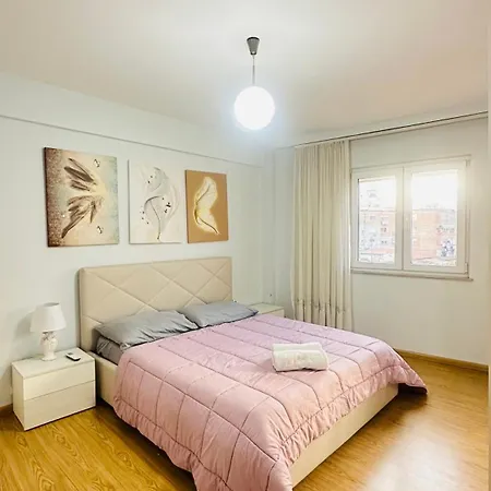 Apartment Warm & Spacious With Balcony *