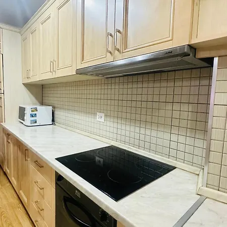 Apartment Warm & Spacious With Balcony *