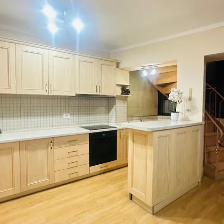 Warm & Spacious With Balcony Apartment Tirana