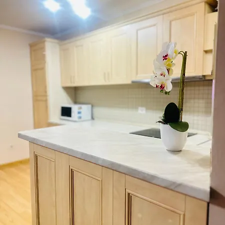 Apartment Warm & Spacious With Balcony Tirana