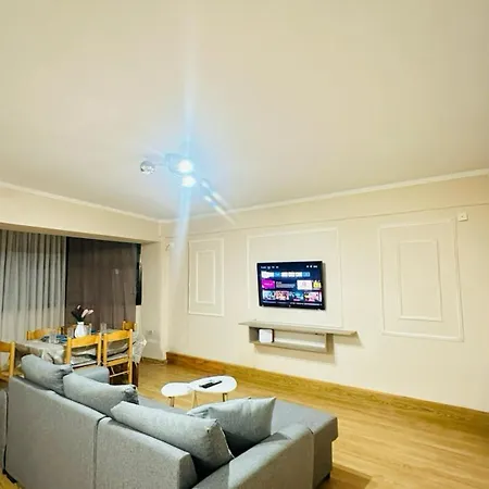 Warm & Spacious With Balcony Apartment Tirana