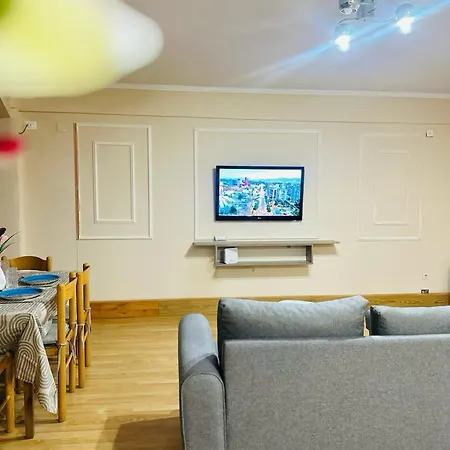 Apartment Warm & Spacious With Balcony Tirana