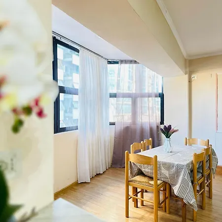Apartment Warm & Spacious With Balcony