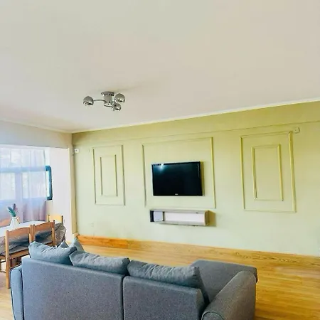 Apartment Warm & Spacious With Balcony *