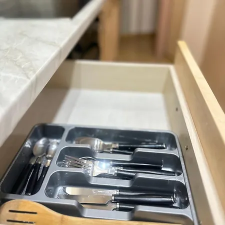 Duplex Apartment-balcony-city Center -7 Guests ティラナ