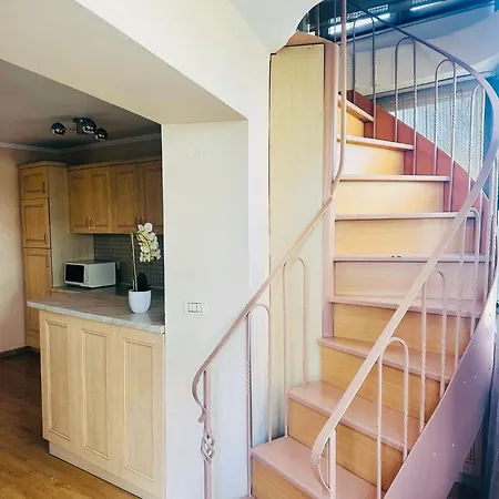 Duplex Apartment-balcony-city Center -7 Guests טיראנה