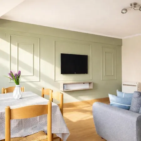 アパート Duplex Apartment-balcony-city Center -7 Guests ティラナ