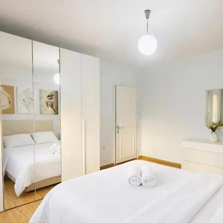 Duplex Apartment-balcony-city Center -7 Guests Appartement Tirana