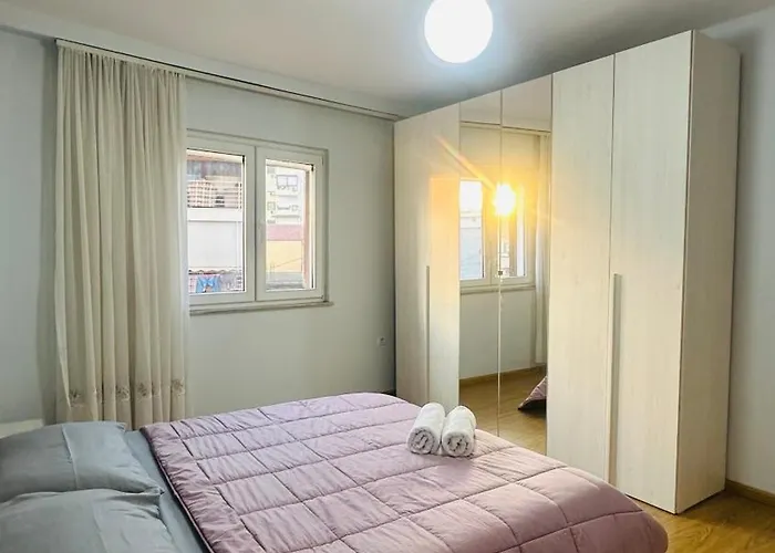 Duplex Apartment-balcony-city Center -7 Guests アパート ティラナ