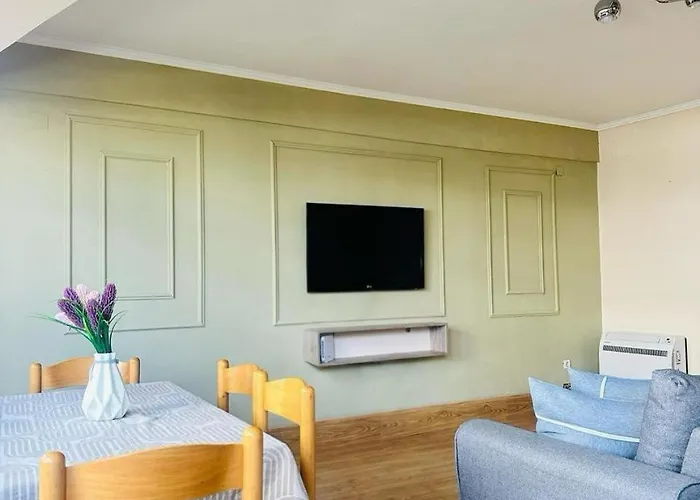 Duplex Apartment-balcony-city Center -7 Guests アパート ティラナ