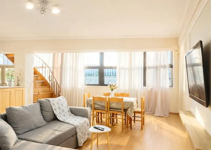 Duplex Apartment-balcony-city Center -7 Guests ティラナ